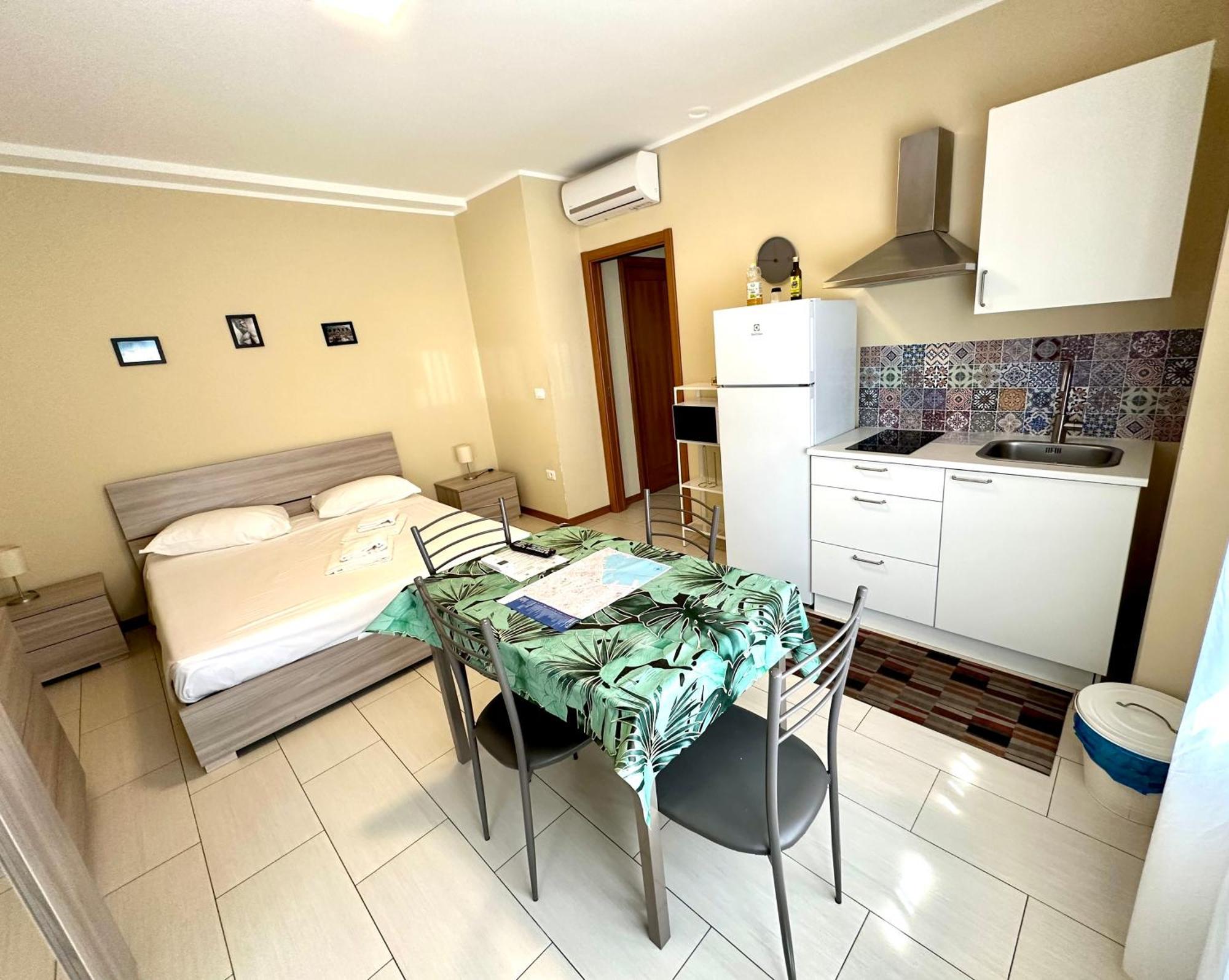 Grab A Flat In Coroneo Aparthotel Триест Екстериор снимка